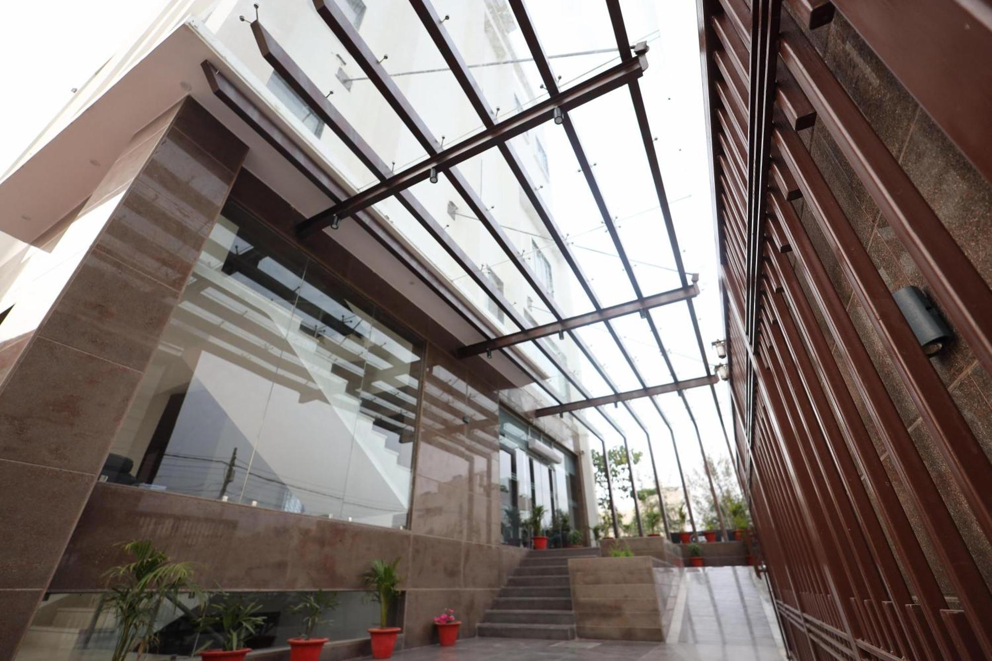 The Royal Legacy Hotel Lakhnau Kültér fotó