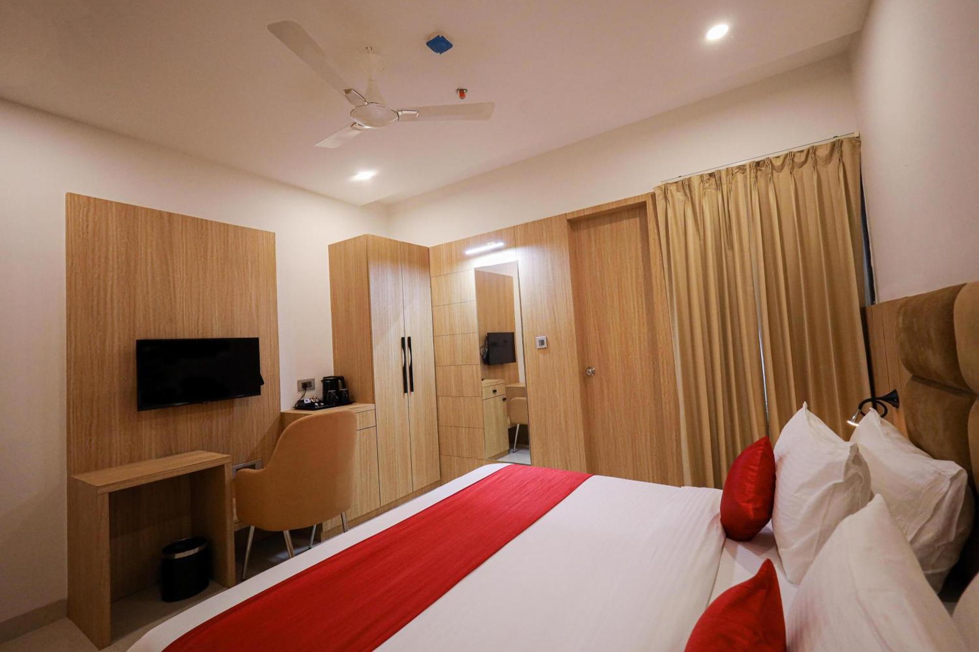 The Royal Legacy Hotel Lakhnau Kültér fotó