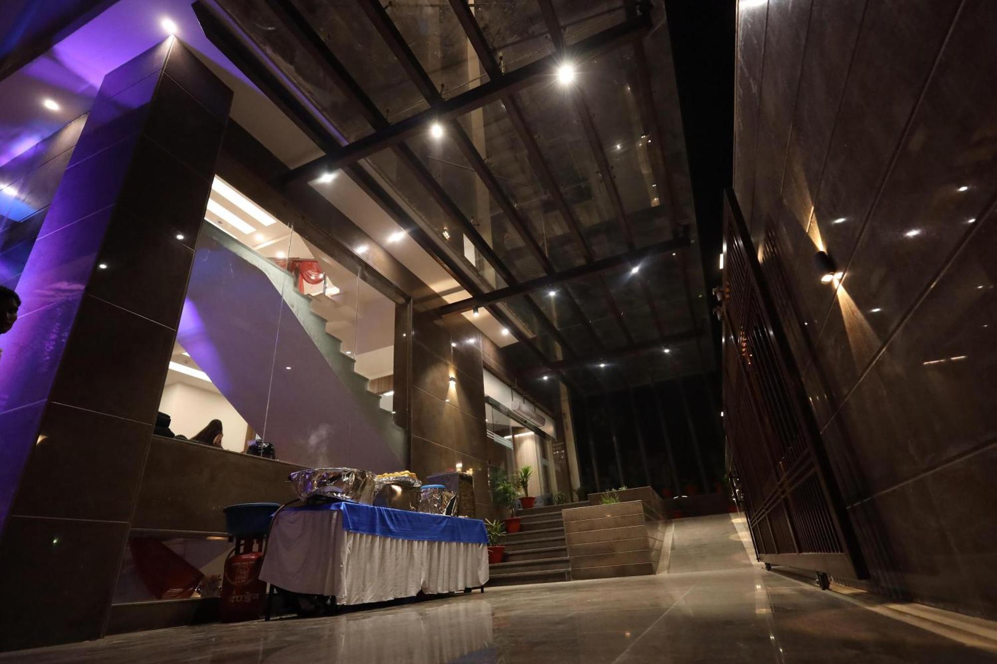 The Royal Legacy Hotel Lakhnau Kültér fotó