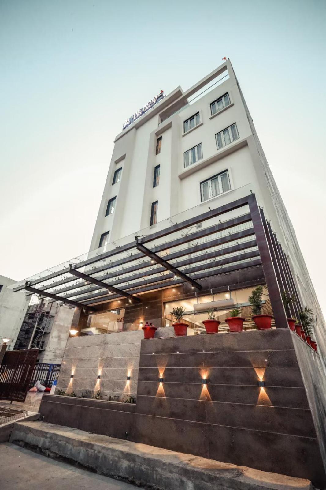 The Royal Legacy Hotel Lakhnau Kültér fotó