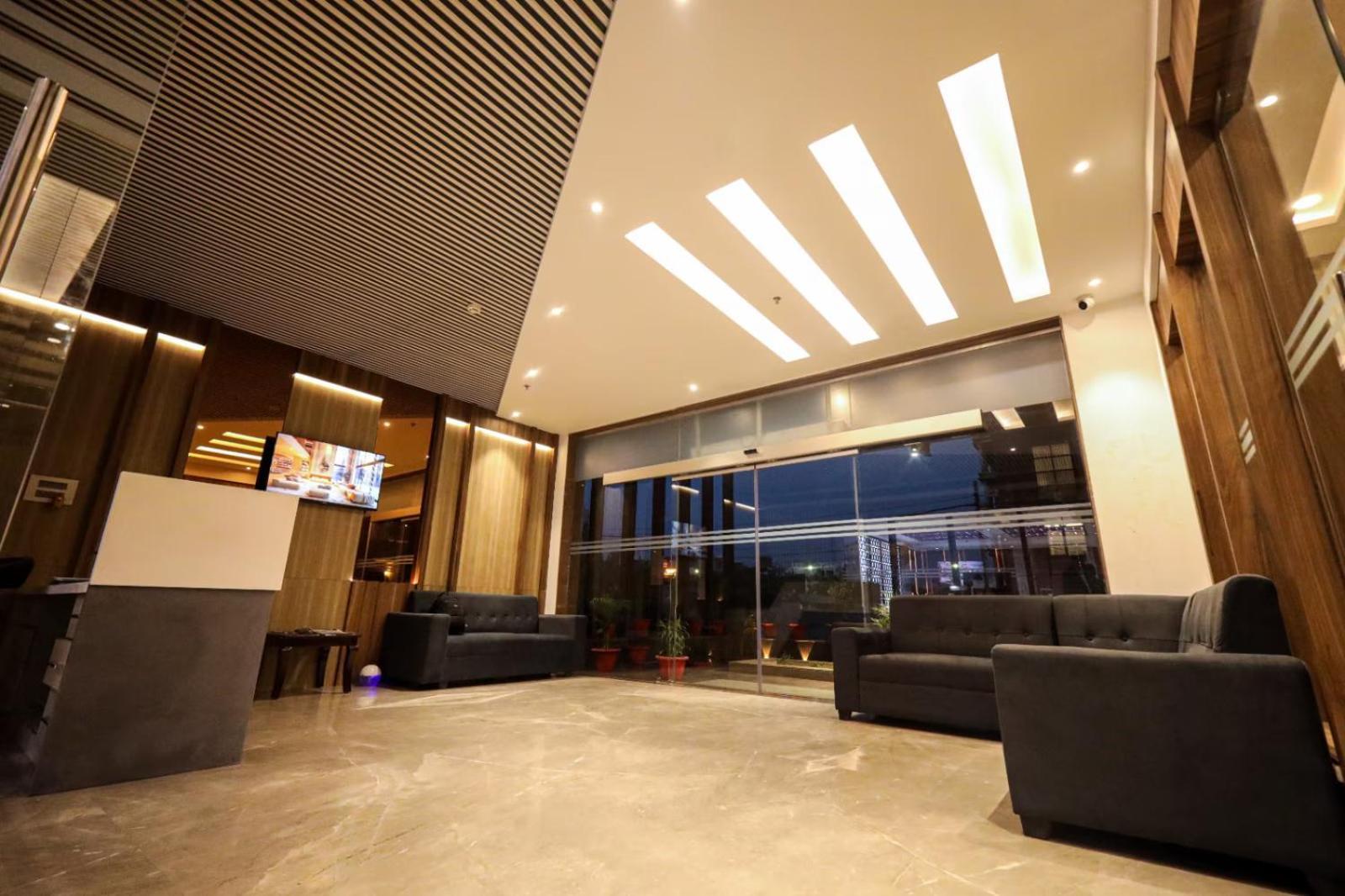 The Royal Legacy Hotel Lakhnau Kültér fotó