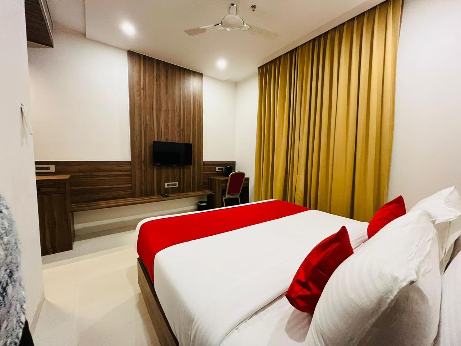 The Royal Legacy Hotel Lakhnau Kültér fotó