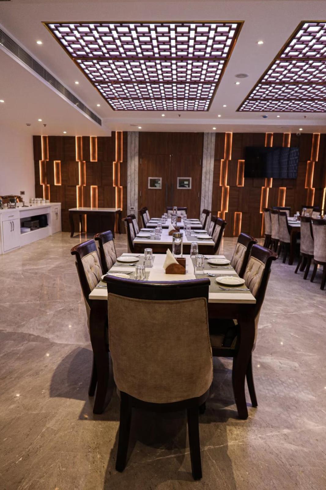 The Royal Legacy Hotel Lakhnau Kültér fotó