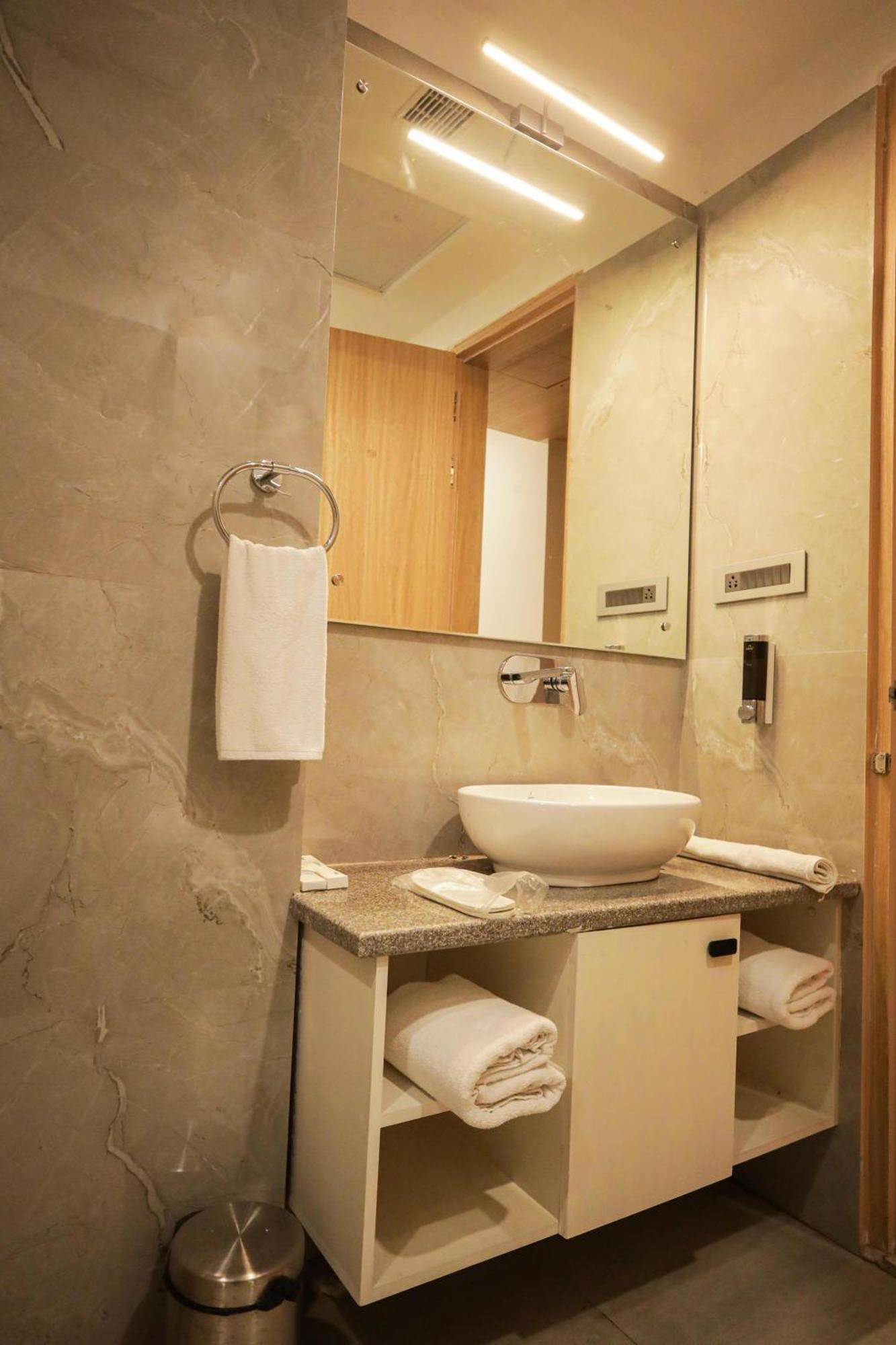 The Royal Legacy Hotel Lakhnau Kültér fotó