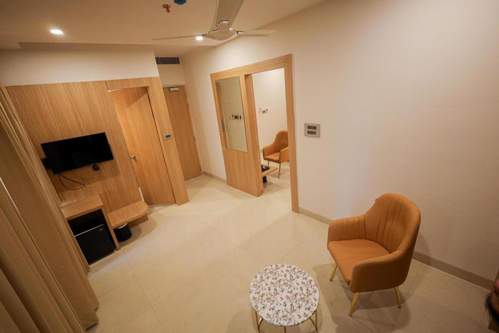 The Royal Legacy Hotel Lakhnau Kültér fotó