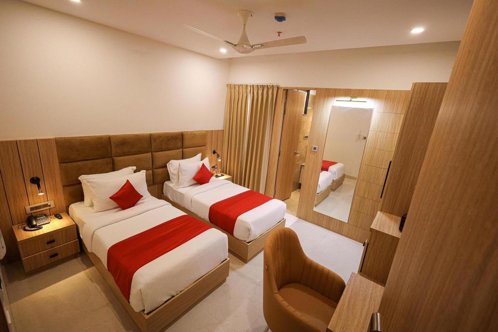 The Royal Legacy Hotel Lakhnau Kültér fotó