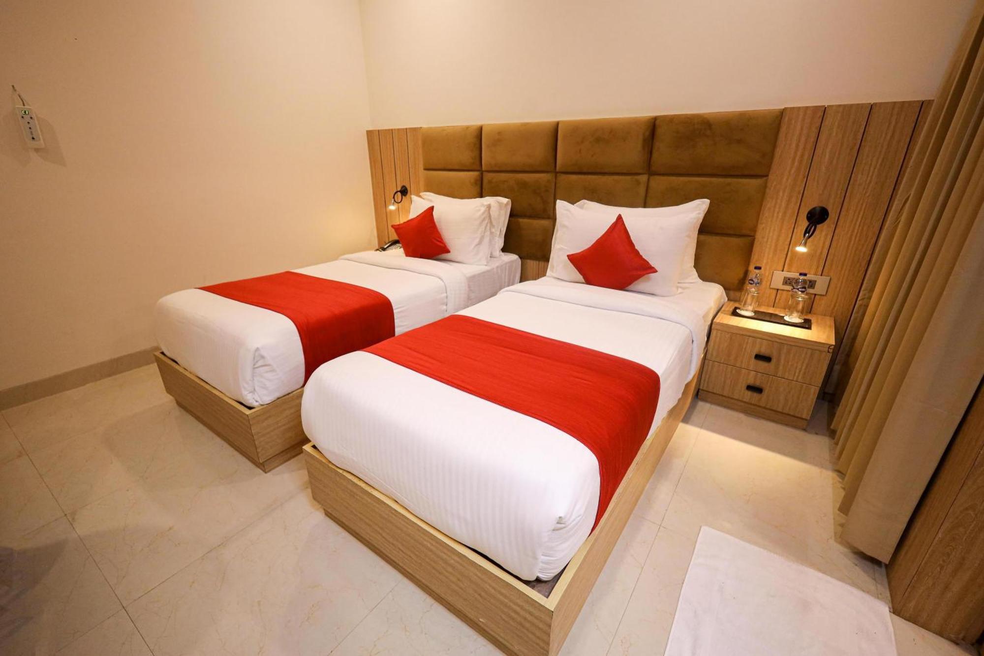 The Royal Legacy Hotel Lakhnau Kültér fotó